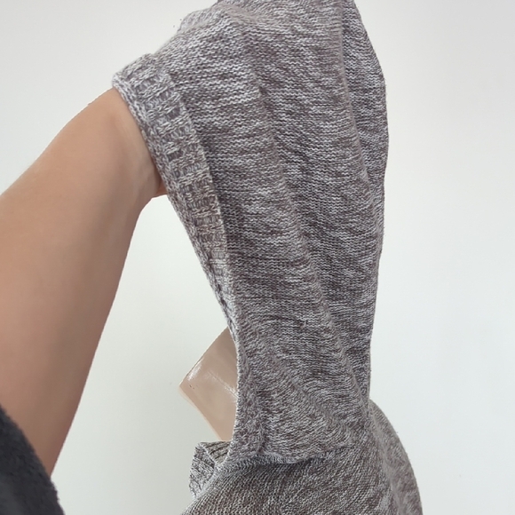 Roxy Gray and White Long Sleeve Top - Picture 11 of 13